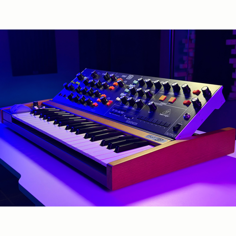 Behringer Poly D